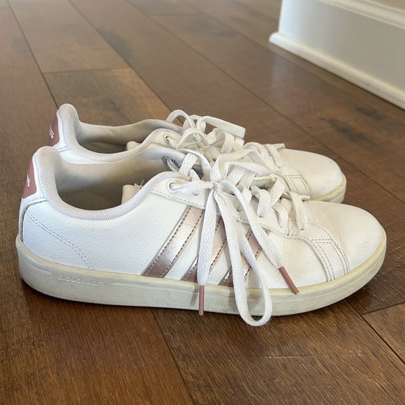Adidas White and Pink Sneakers Low-Top Design - Picture 2 of 8